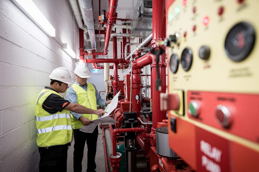 Giám sát thi công PCCC không chỉ đảm bảo chất lượng kỹ thuật mà còn giúp chủ đầu tư tránh các rủi ro pháp lý, như bị từ chối nghiệm thu hoặc bị phạt do không tuân thủ quy định.